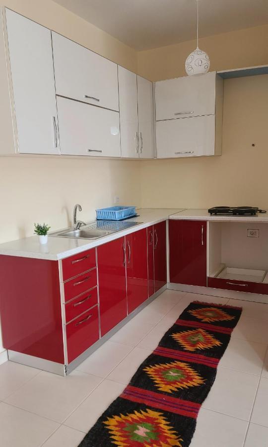 Lucky'S Apartment, A Place To Be Pogradec Buitenkant foto